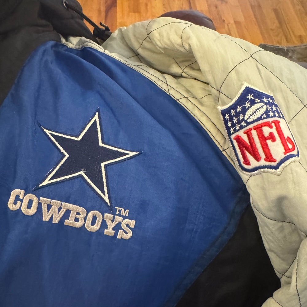 Old school Starter jacket (Dallas Cowboys!) America’s Team. Old, New Stock!
